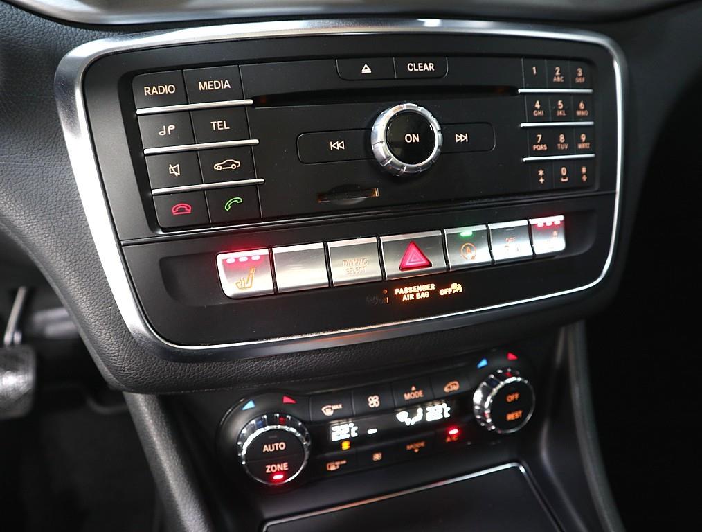 Mercedes Benz GLA Class - Vista 12