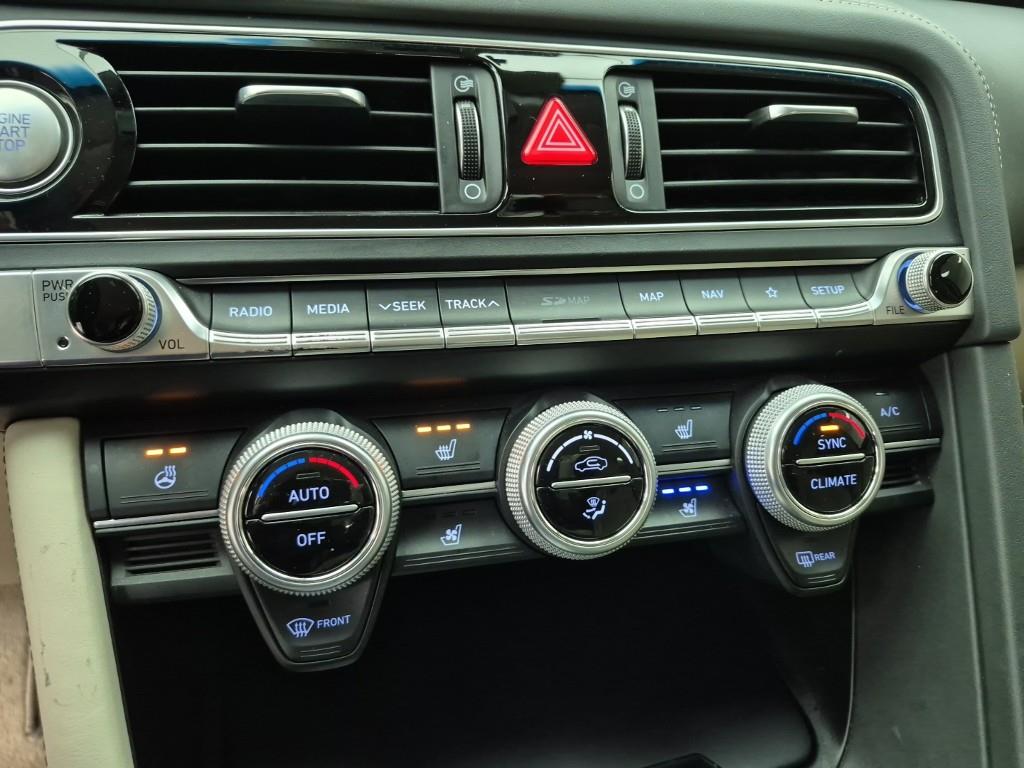 Genesis G70 - Vista 10