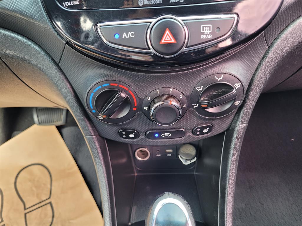 HYUNDAI Accent - Vista 8