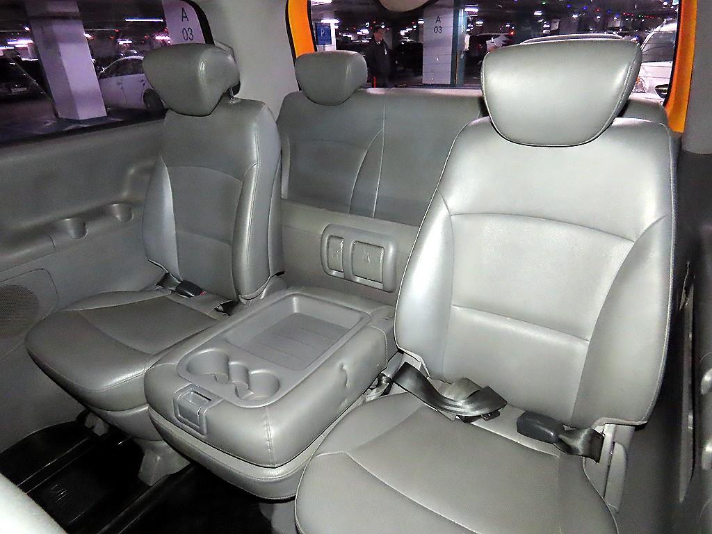 HYUNDAI Starex - Vista 8