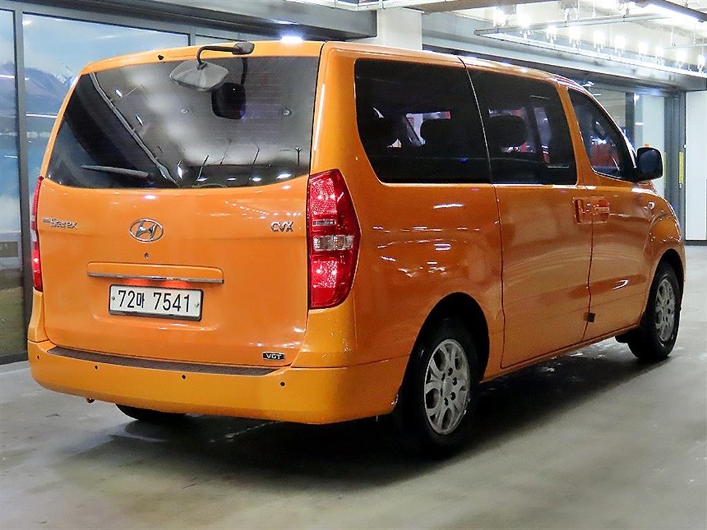 HYUNDAI Starex - Vista 4