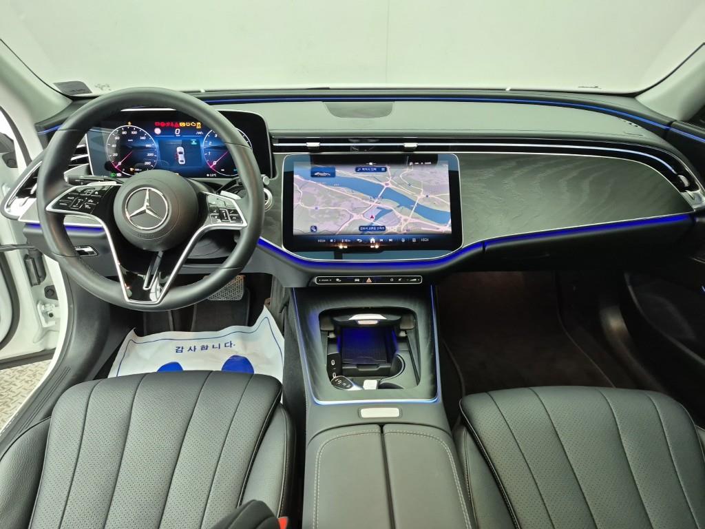 Mercedes Benz E class - Vista 5