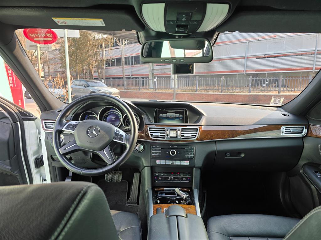 Mercedes Benz E class - Vista 9