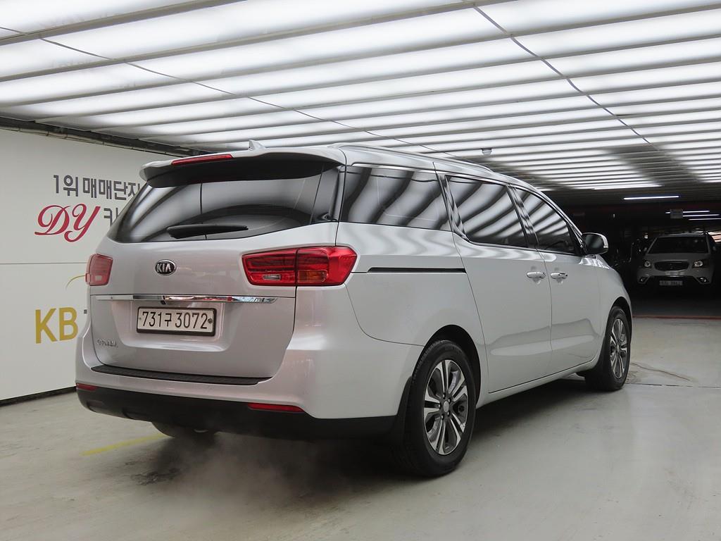 KIA Carnival - Vista 4
