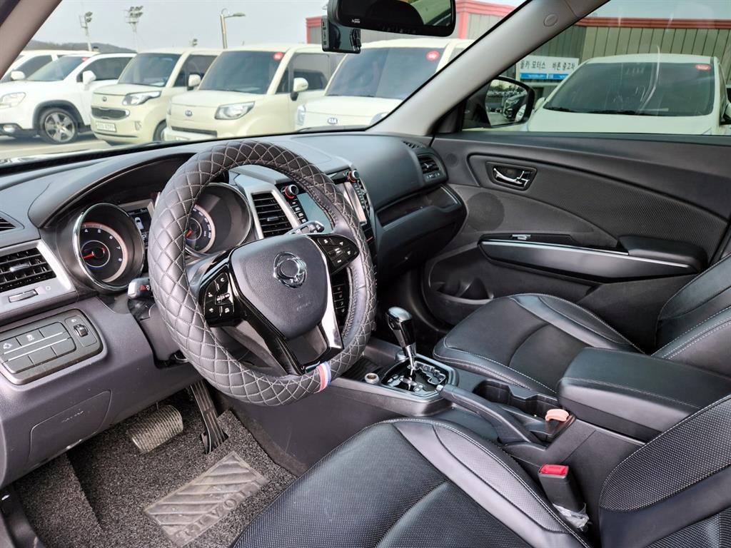 Ssangyong Tivoli - Vista 9