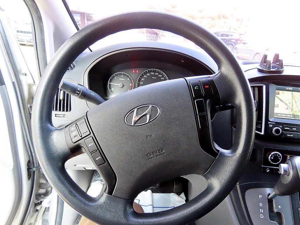 HYUNDAI Starex - Vista 8