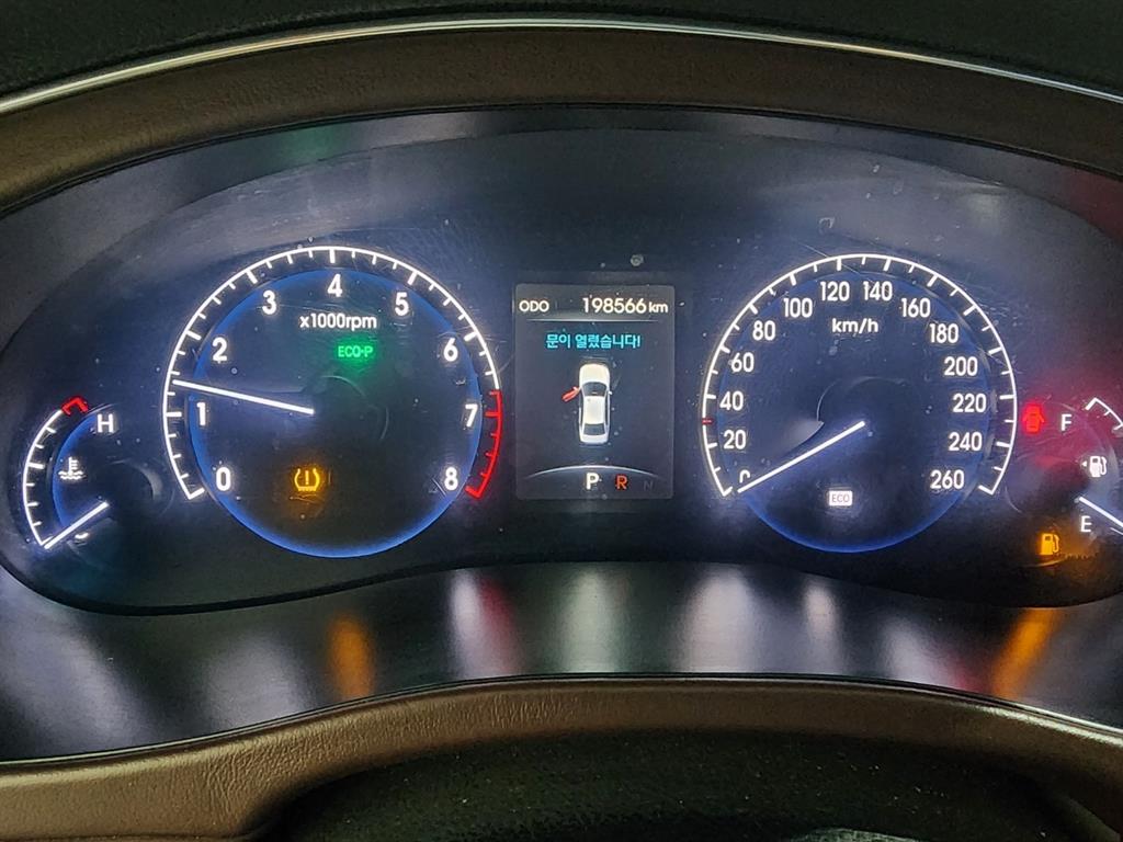 HYUNDAI Genesis - Vista 12