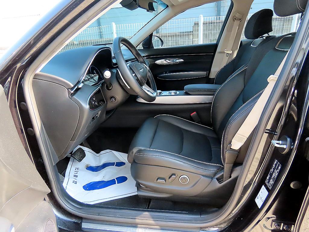 Genesis GV70 - Vista 5