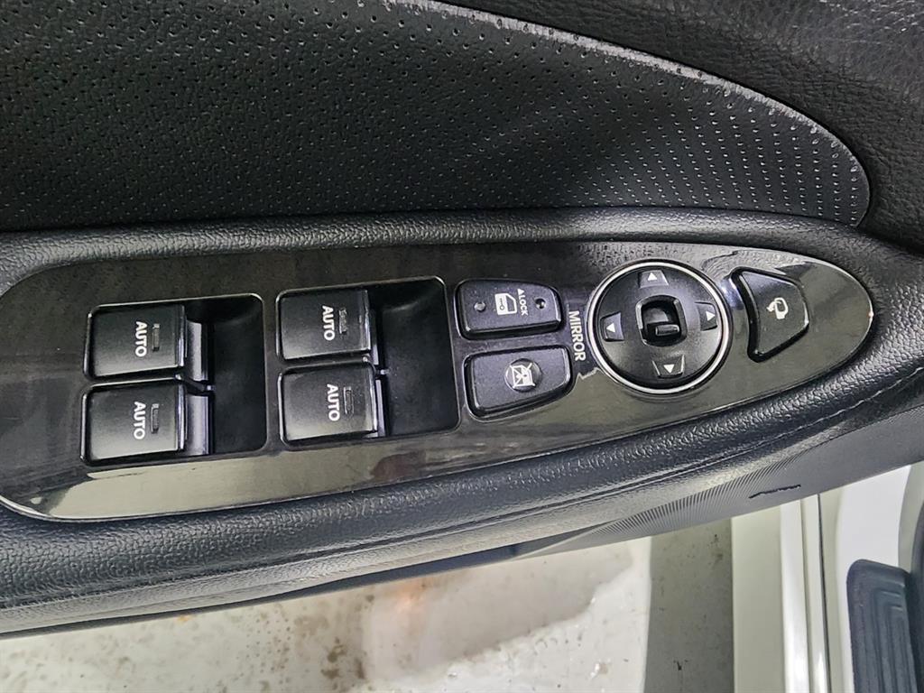 HYUNDAI Genesis - Vista 8