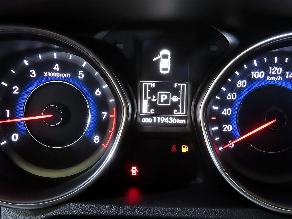 HYUNDAI Avante - Vista 9