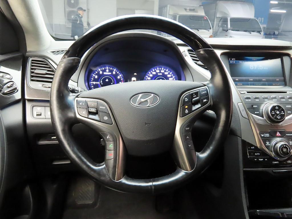 HYUNDAI Grandeur - Vista 7