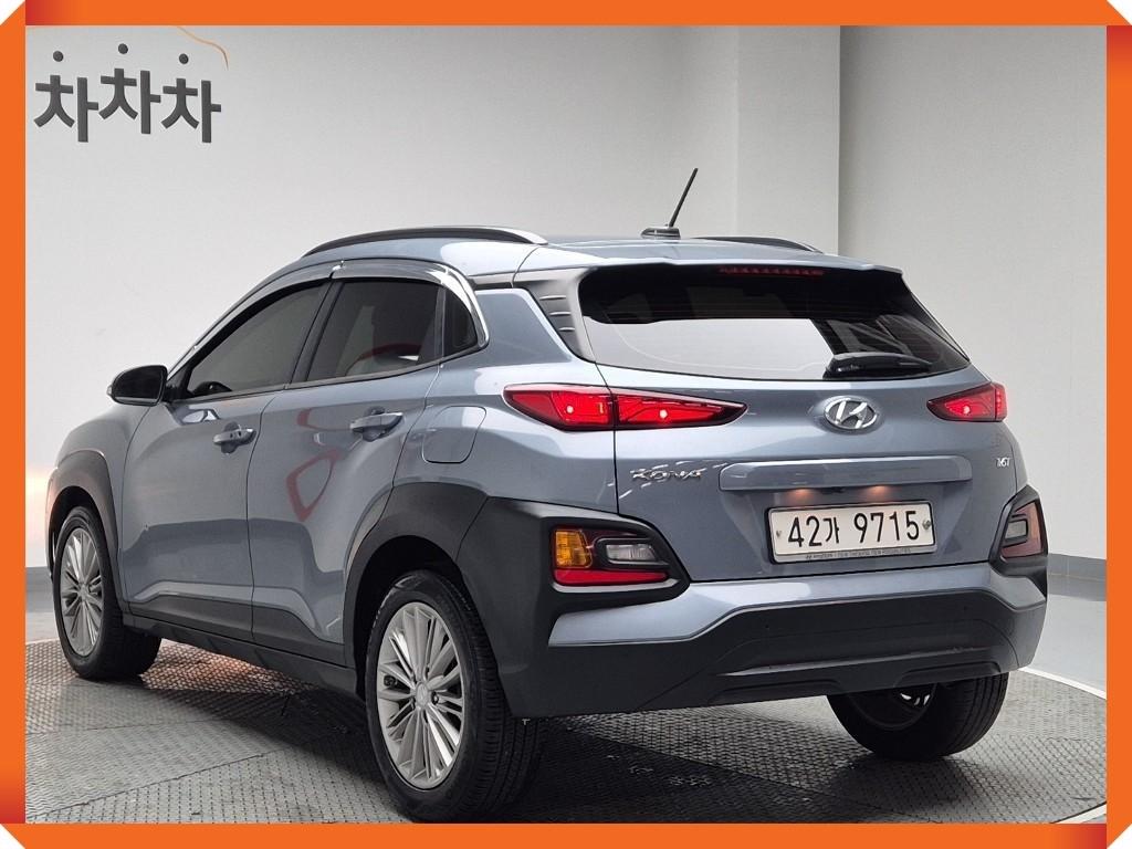 HYUNDAI Kona - Vista 4