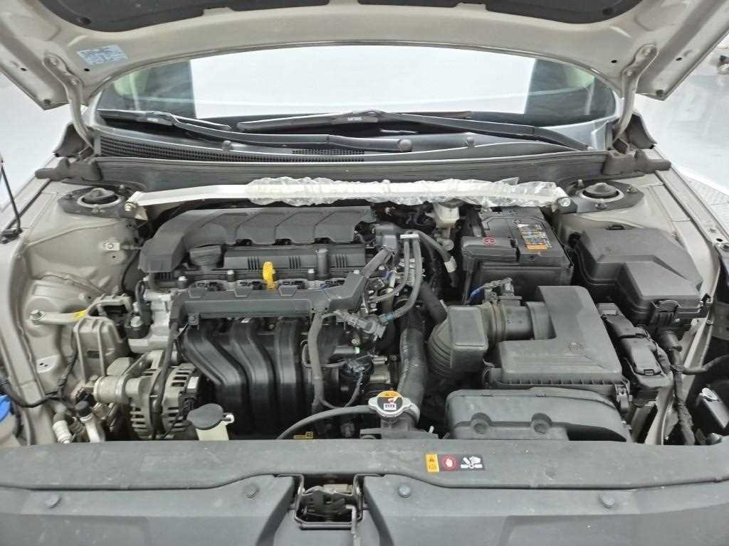 HYUNDAI Avante - Vista 5