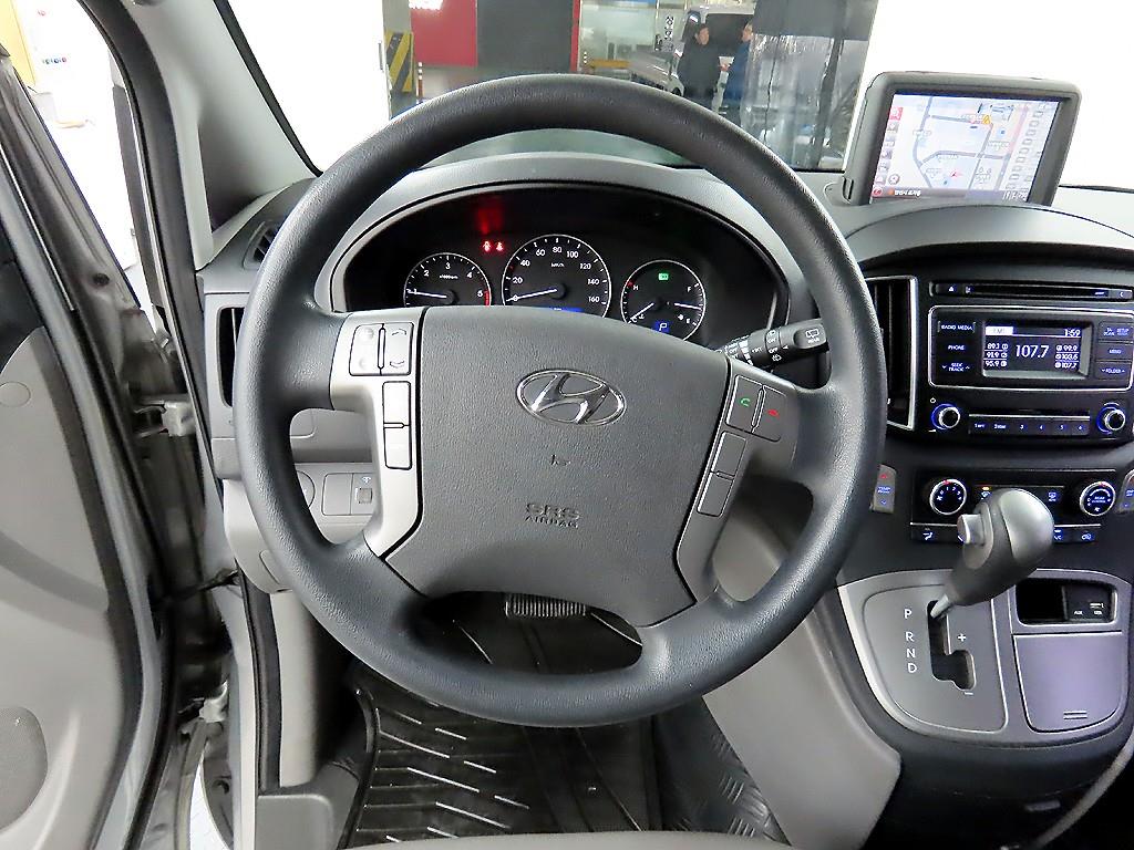 HYUNDAI Starex - Vista 9