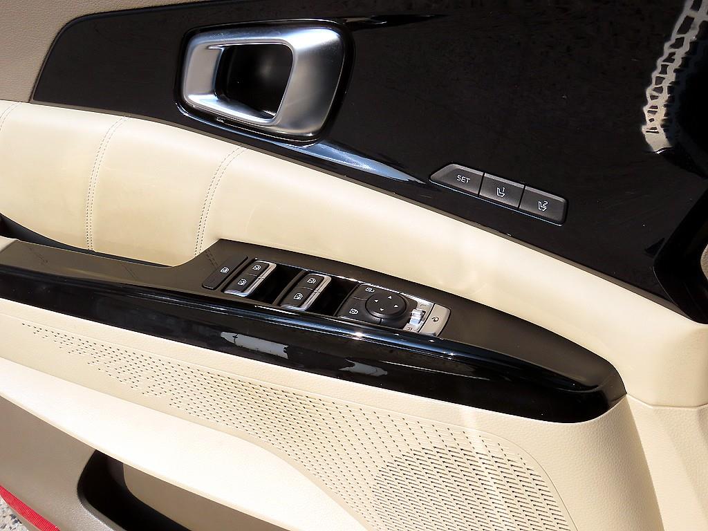 KIA Carnival - Vista 11