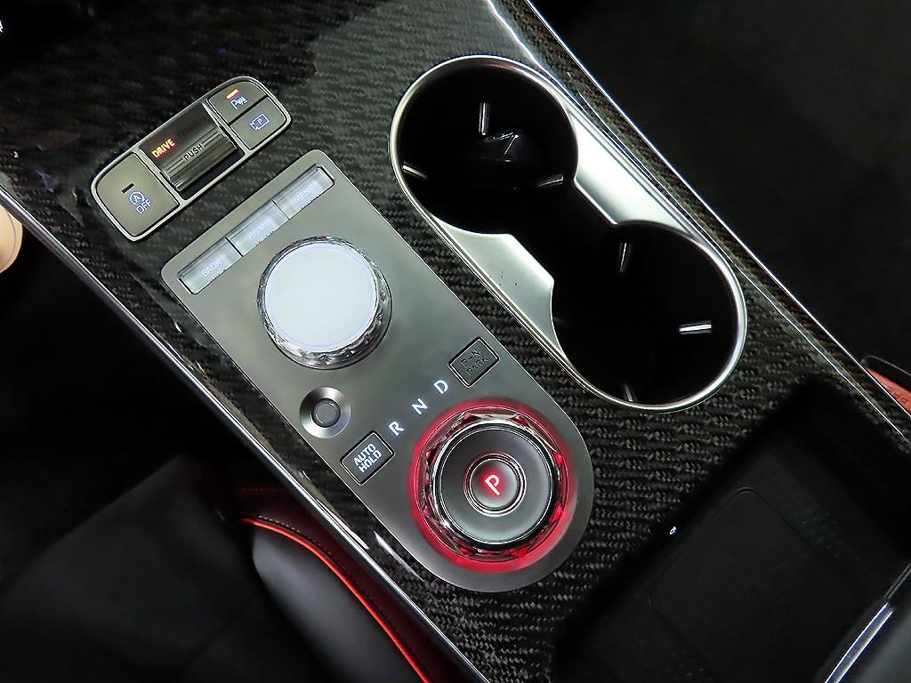 Genesis GV70 - Vista 10