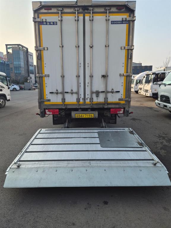 medium and large cargo truck - Vista 4