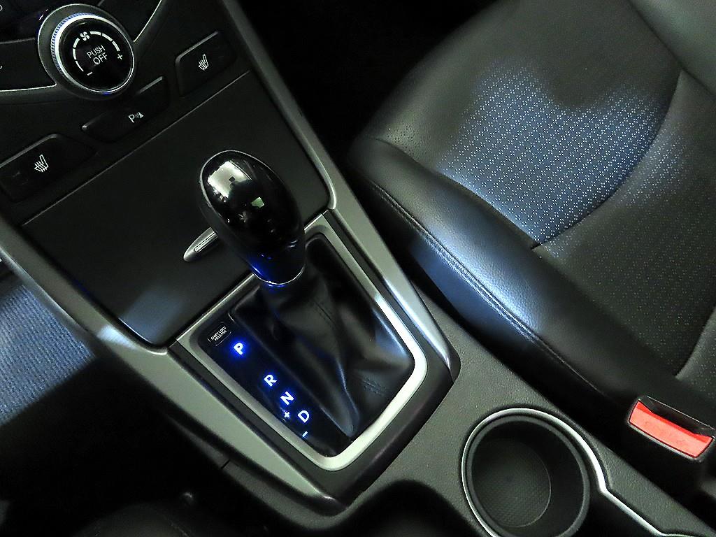 HYUNDAI Avante - Vista 12