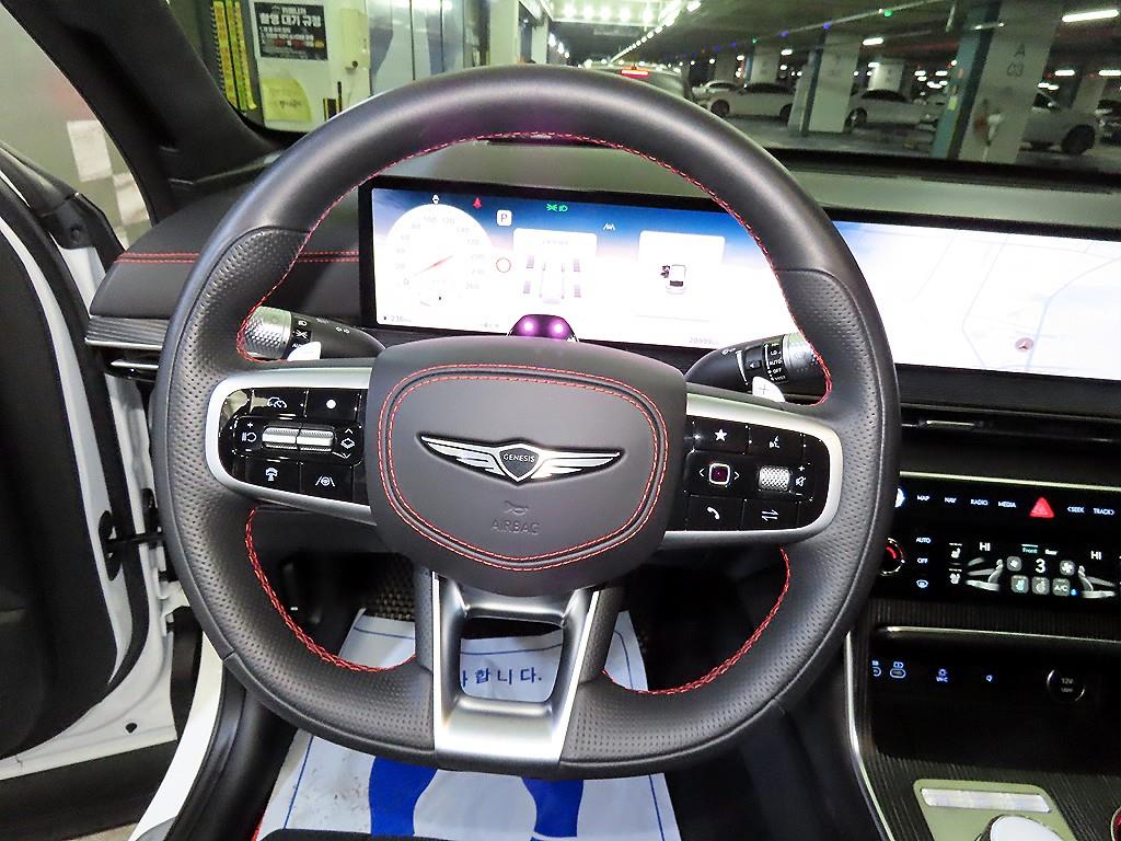 Genesis GV80 - Vista 8