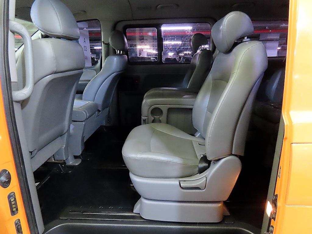 HYUNDAI Starex - Vista 7