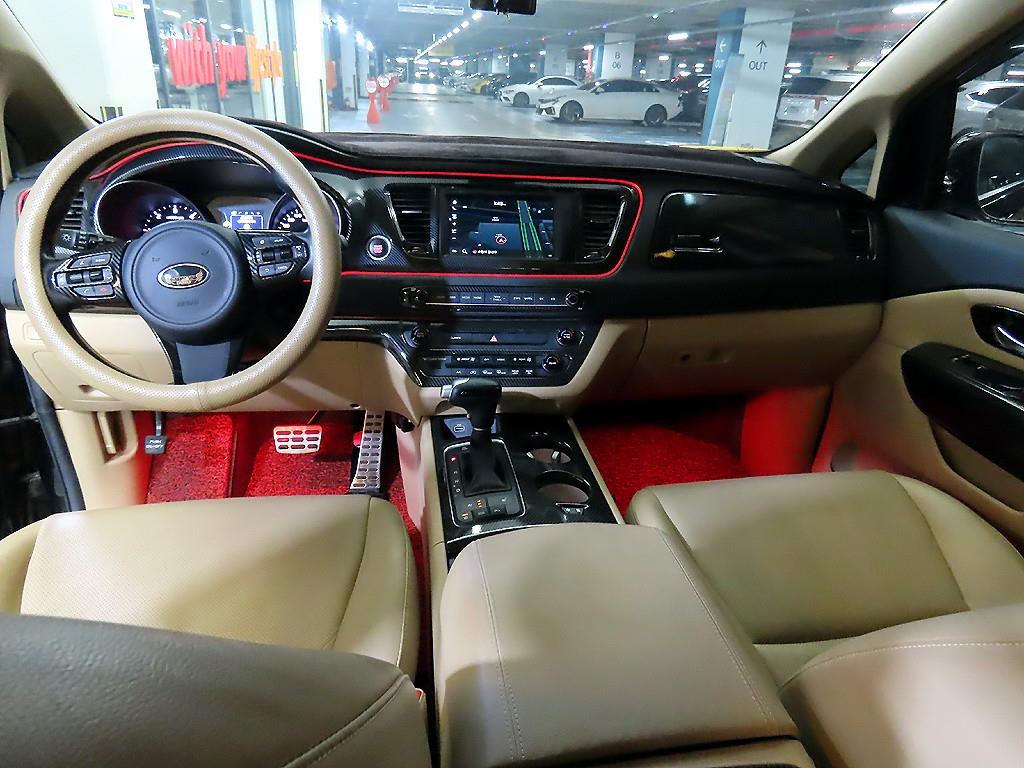 KIA Carnival - Vista 10