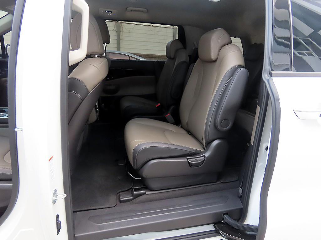 KIA Carnival - Vista 6