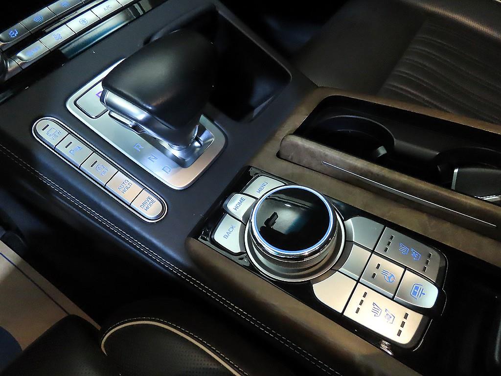 Genesis G90 - Vista 12