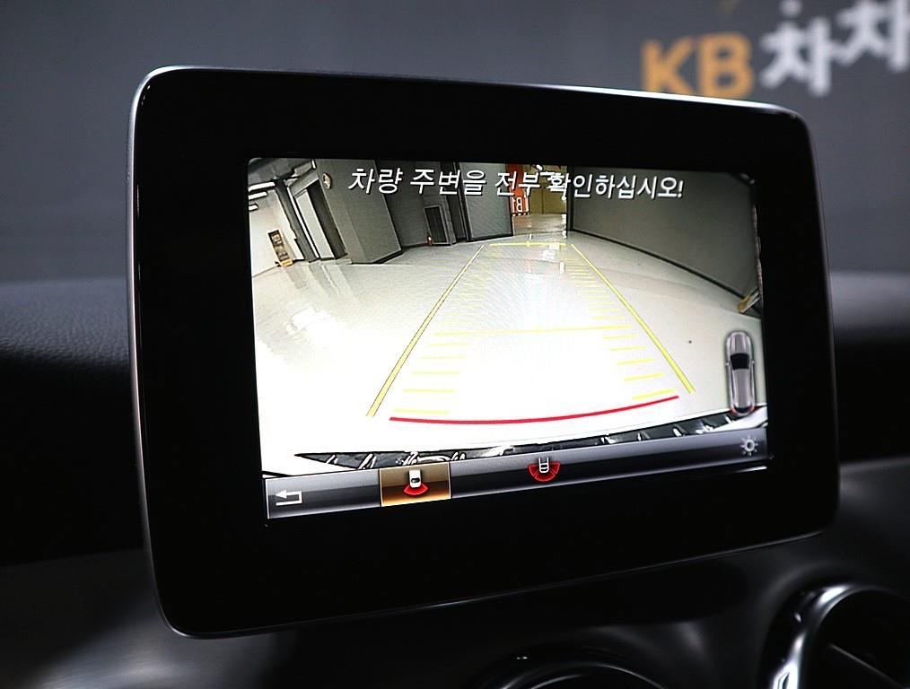 Mercedes Benz GLA Class - Vista 11