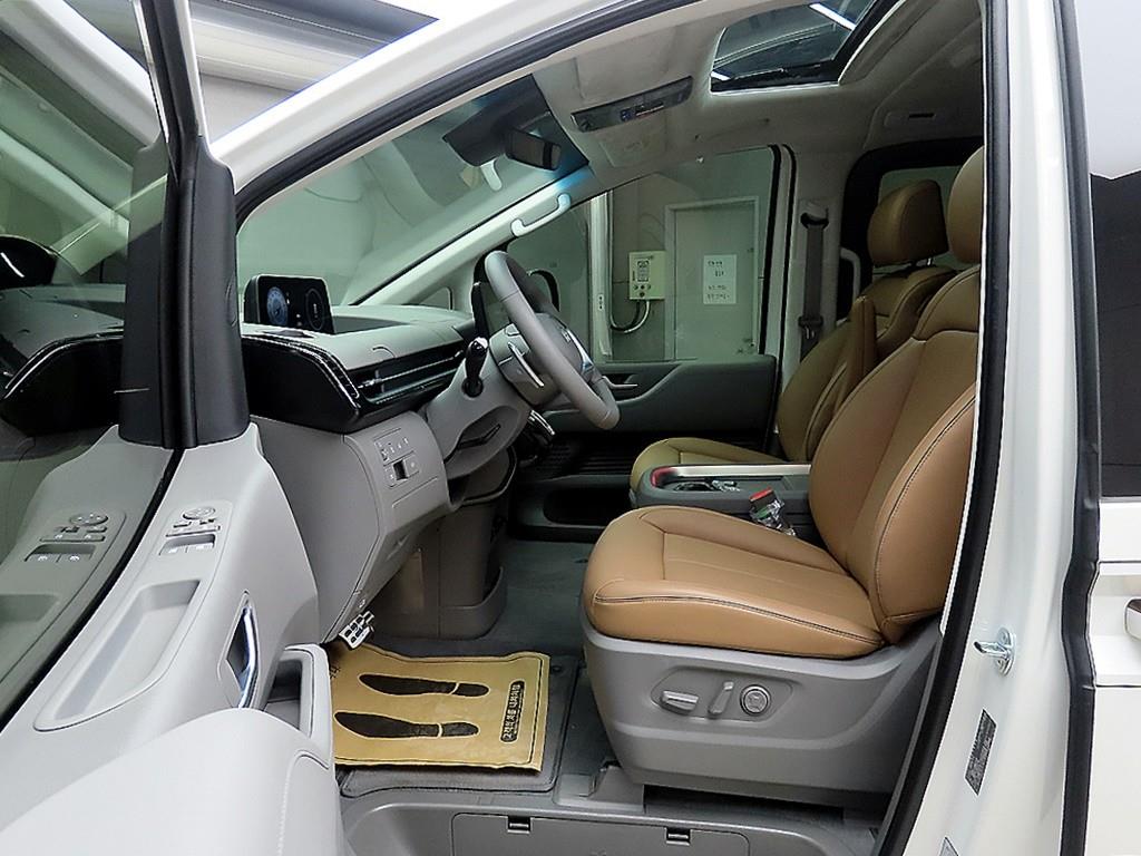 HYUNDAI Staria - Vista 5