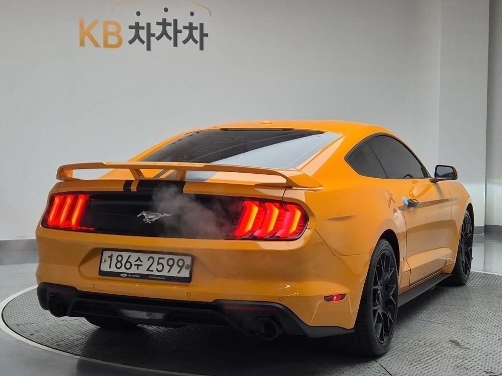 Ford Mustang - Vista 4