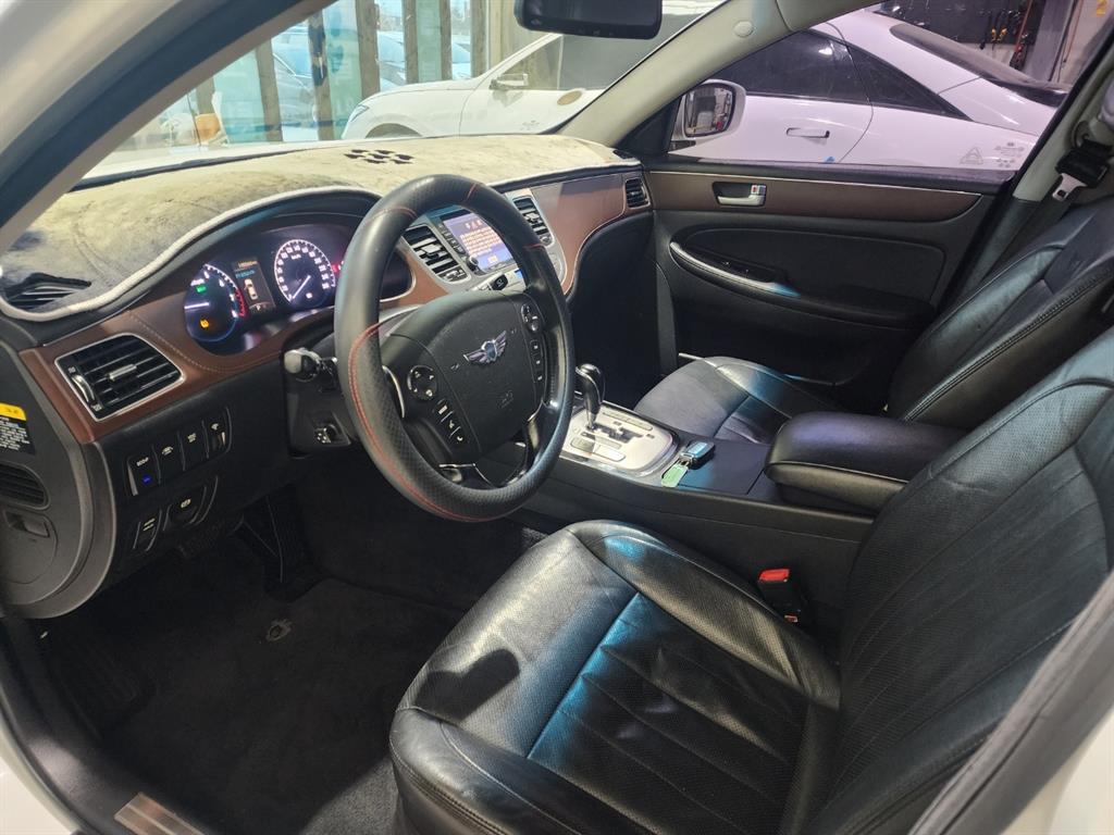 HYUNDAI Genesis - Vista 9