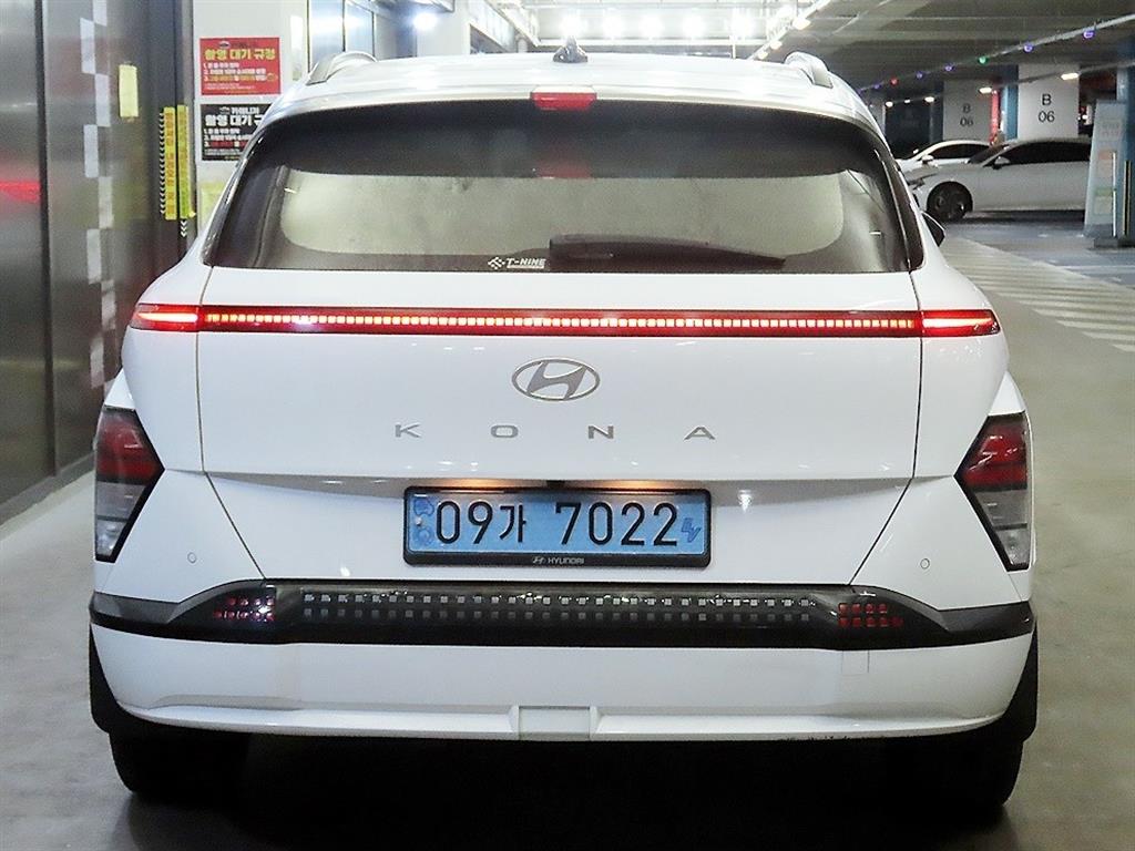 HYUNDAI Kona - Vista 5