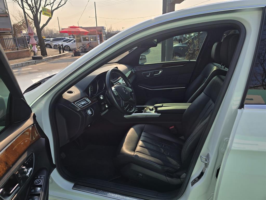 Mercedes Benz E class - Vista 8