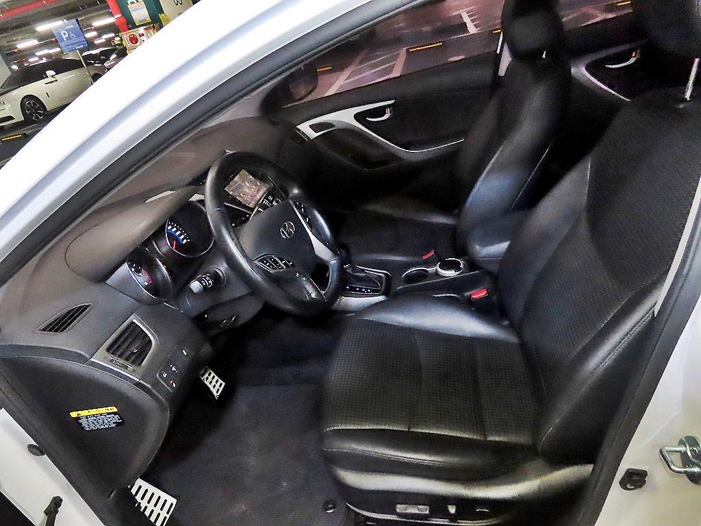 HYUNDAI Avante - Vista 6