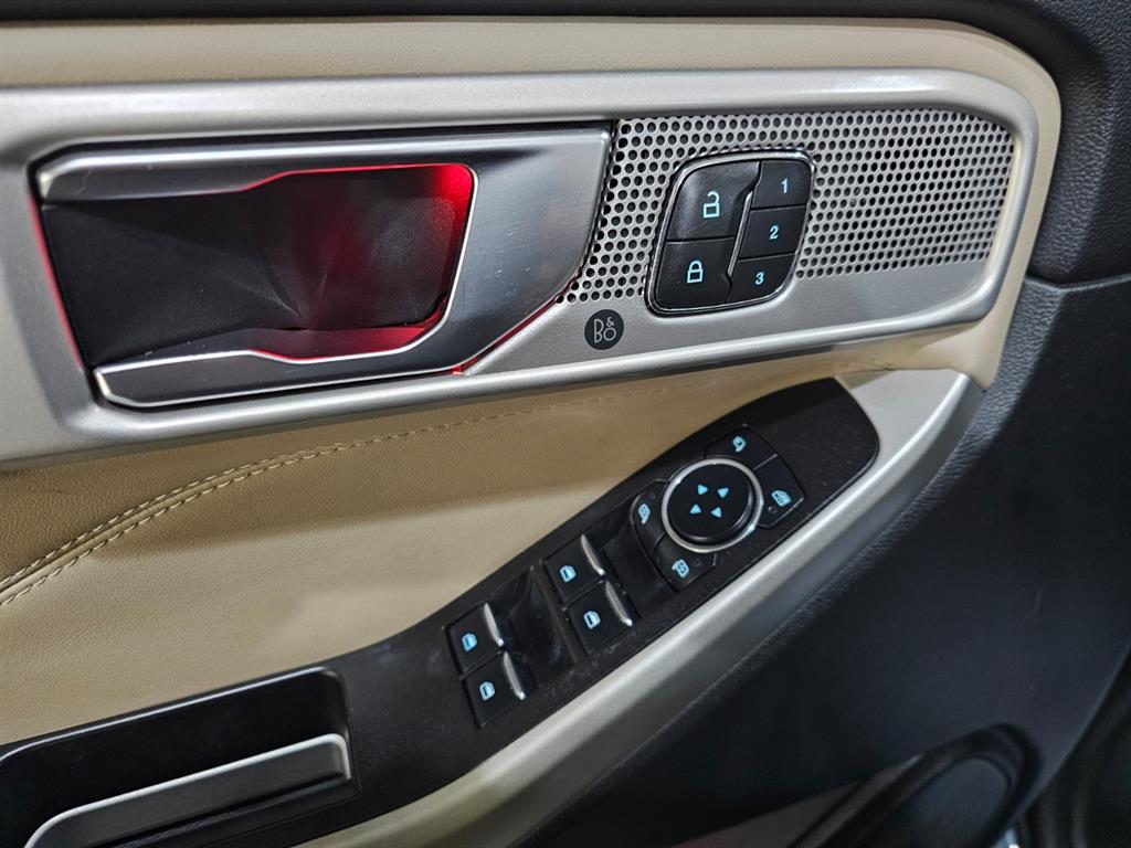 Ford Explorer - Vista 12