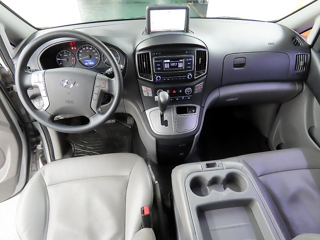 HYUNDAI Starex - Vista 7