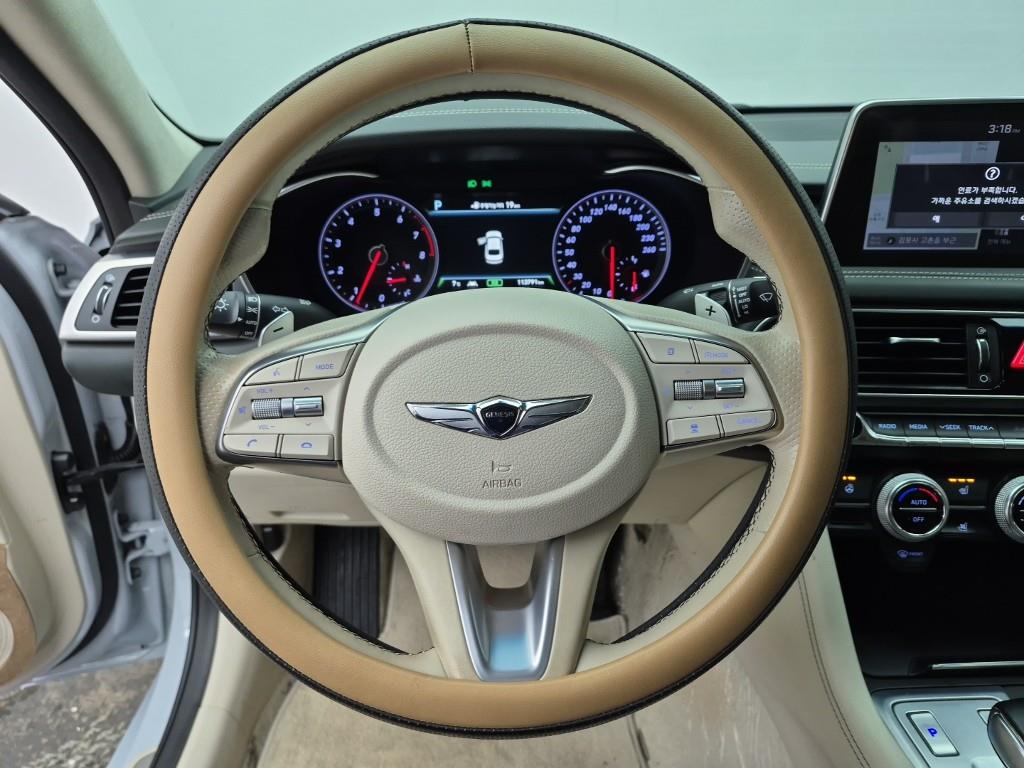 Genesis G70 - Vista 9