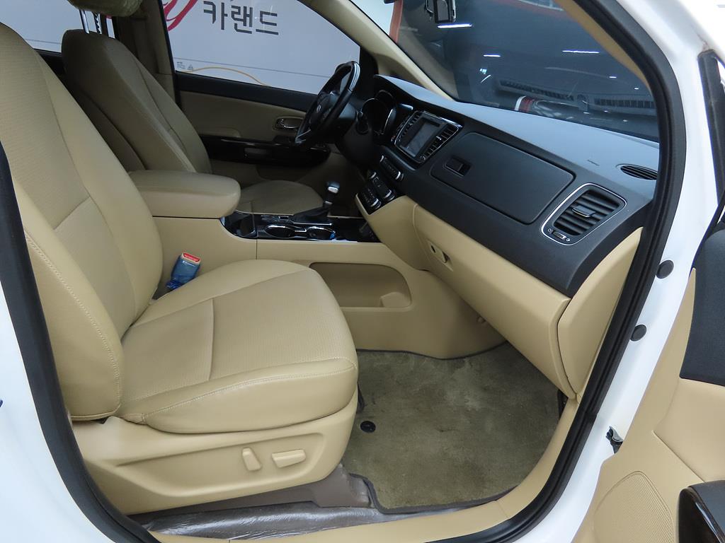KIA Carnival - Vista 6