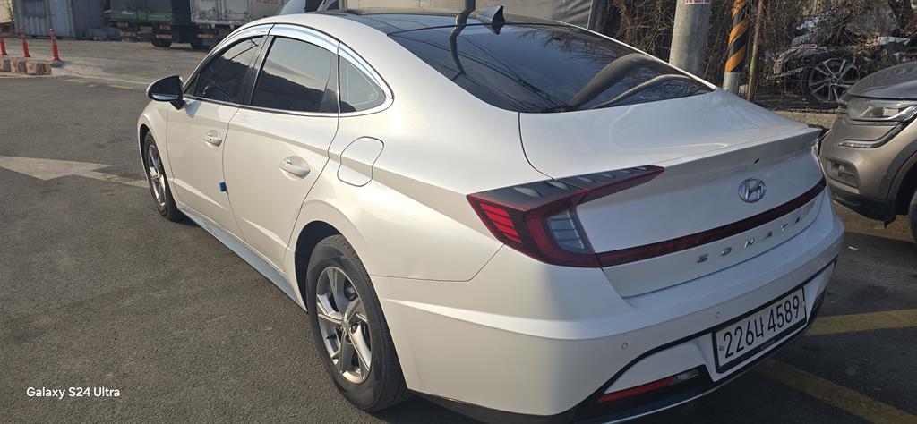 HYUNDAI Sonata - Vista 4