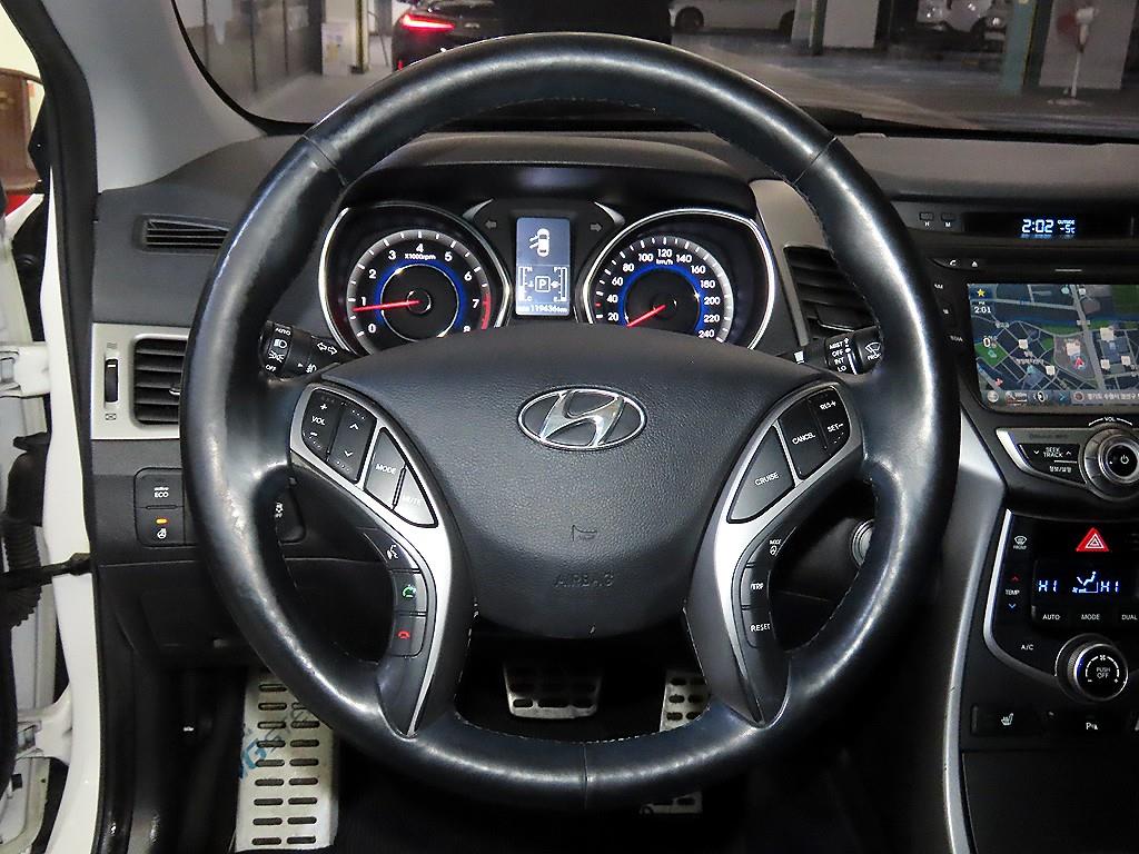 HYUNDAI Avante - Vista 8