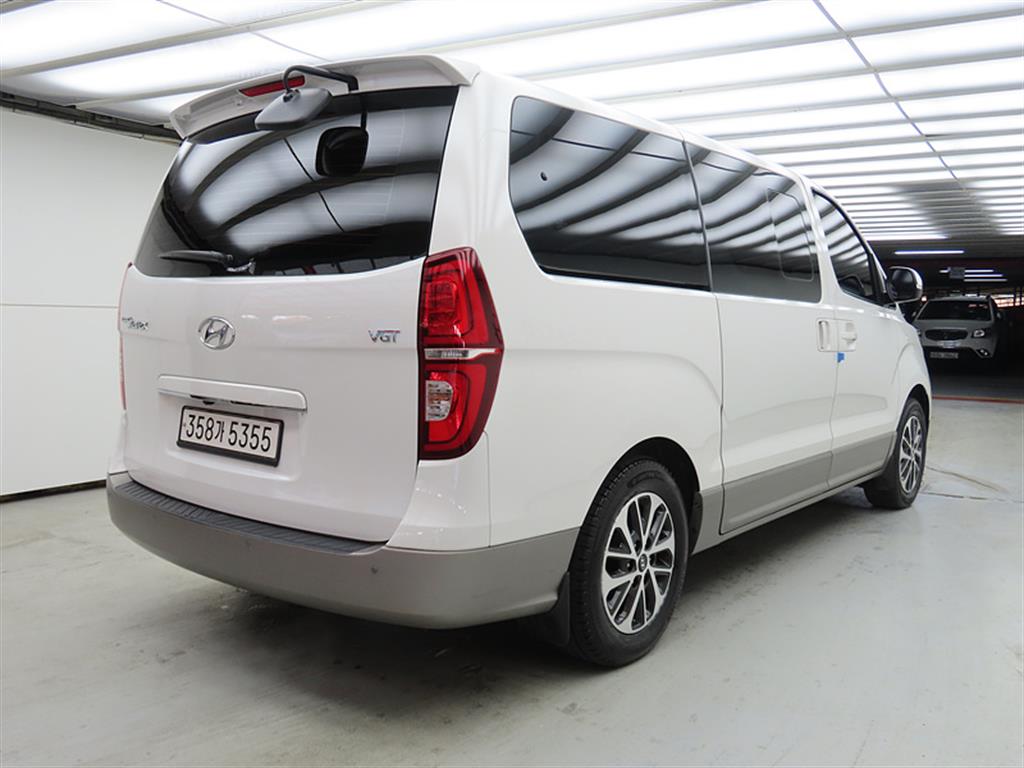 HYUNDAI Starex - Vista 4