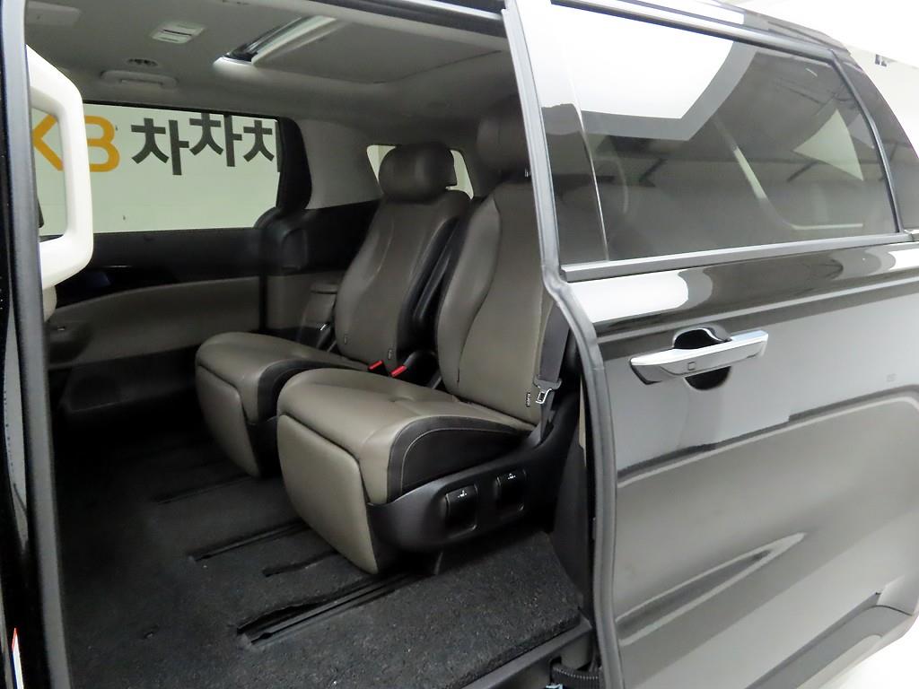 KIA Carnival - Vista 12