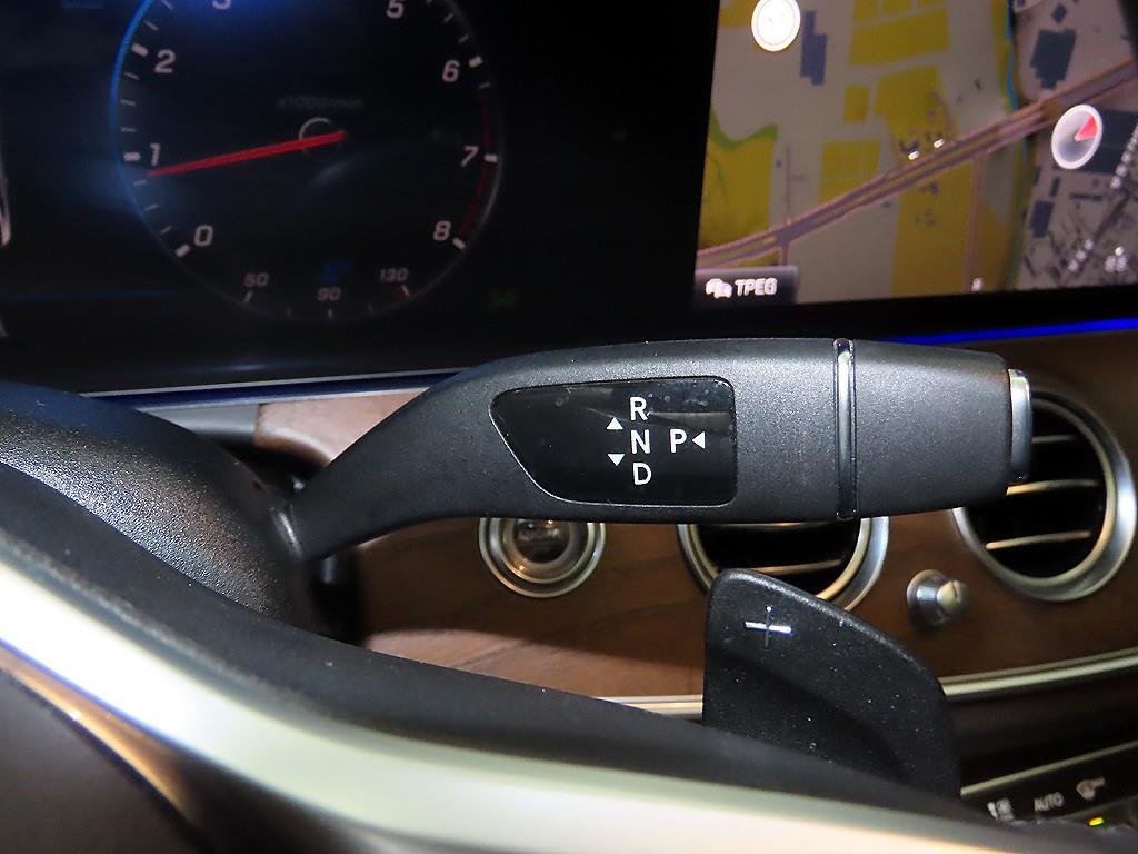 Mercedes Benz E class - Vista 12