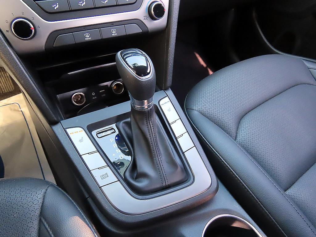 HYUNDAI Avante - Vista 10