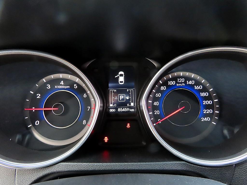 HYUNDAI Avante - Vista 9