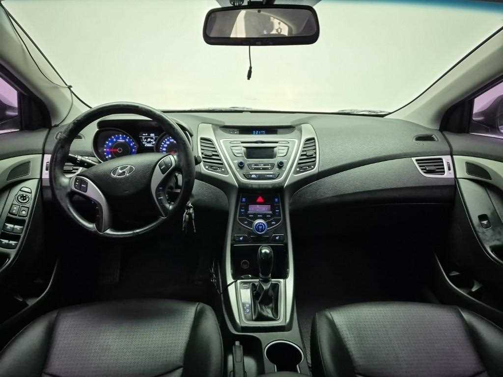 HYUNDAI Avante - Vista 7