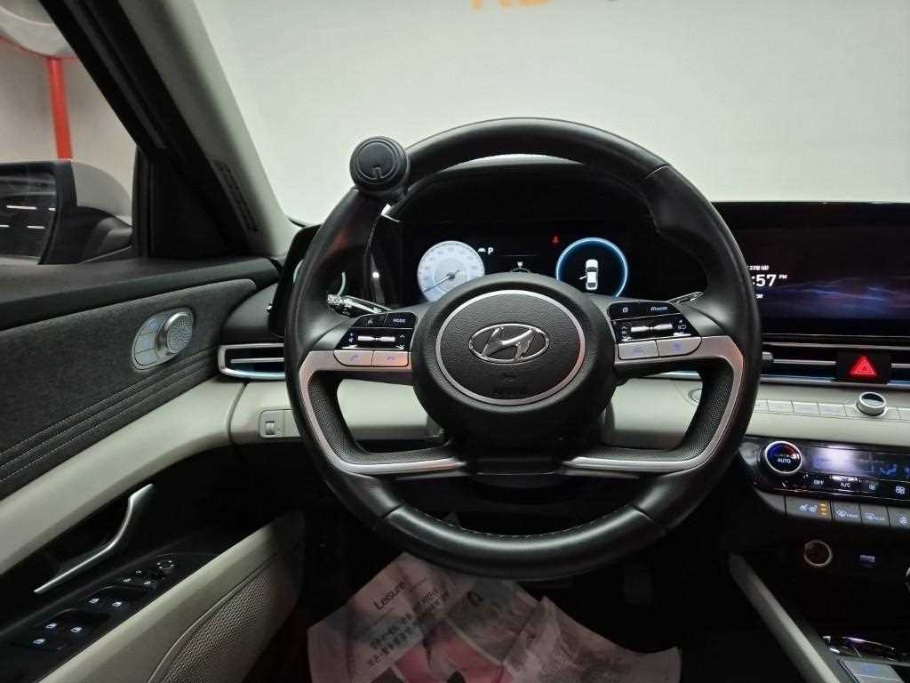 HYUNDAI Avante - Vista 9