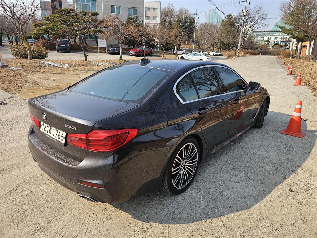 BMW 5 Series - Vista 5