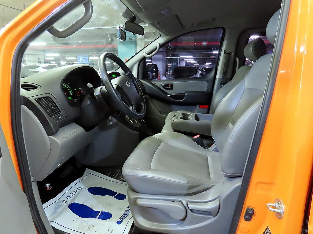 HYUNDAI Starex - Vista 6