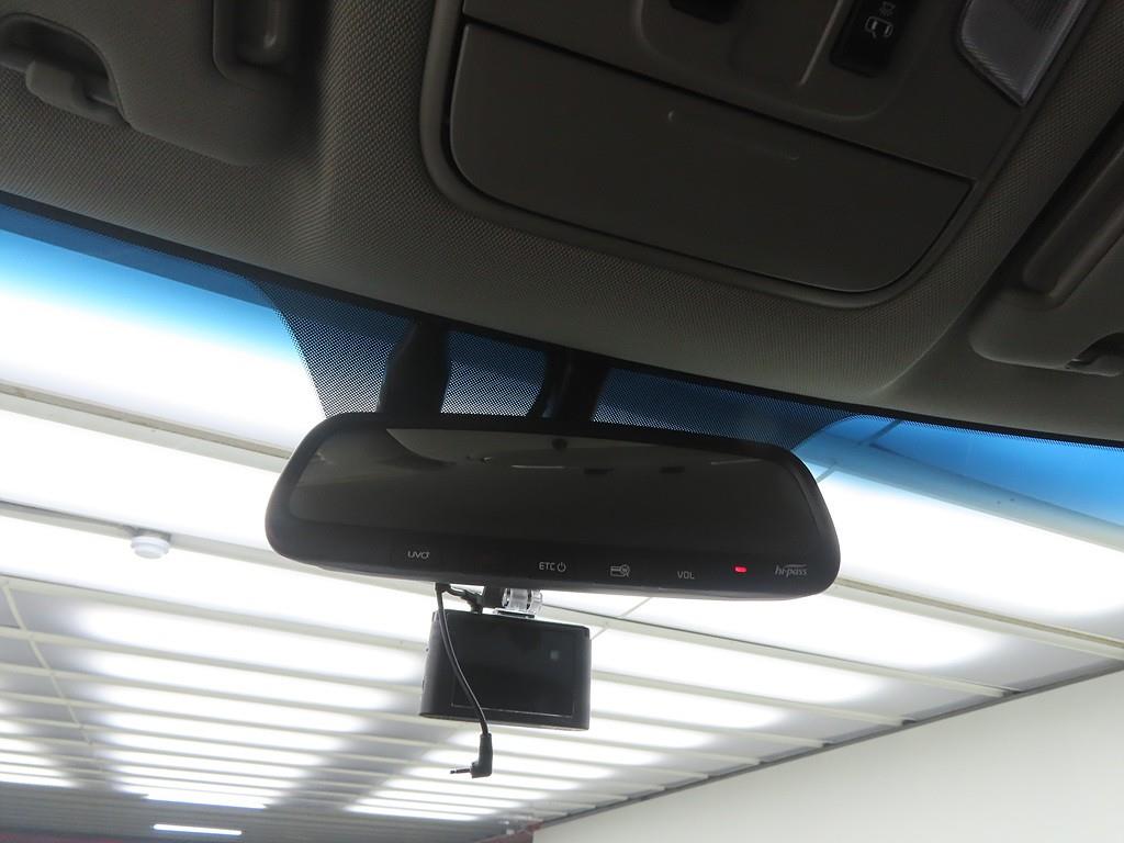 KIA Carnival - Vista 12